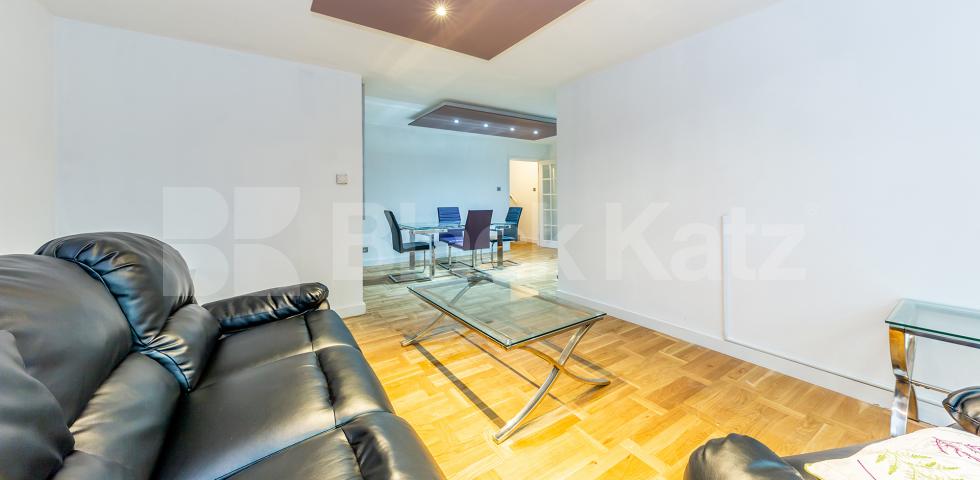 			STUNNING TWO BED!, 2 Bedroom, 1 bath, 1 reception Flat			 Queens Gardens, LANCASTER GATE